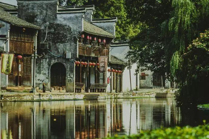 重庆巴南区：李家沱街道开展垃圾分类宣传活动 示范引领绿色低碳生活